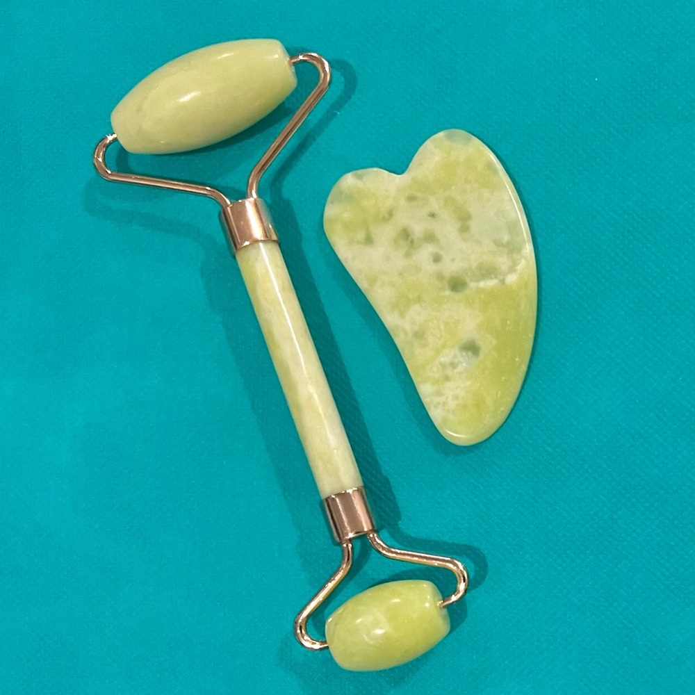 Matching Jade Roller & Gua Sha Stone Set for Facial Massage NEW in Gift Box